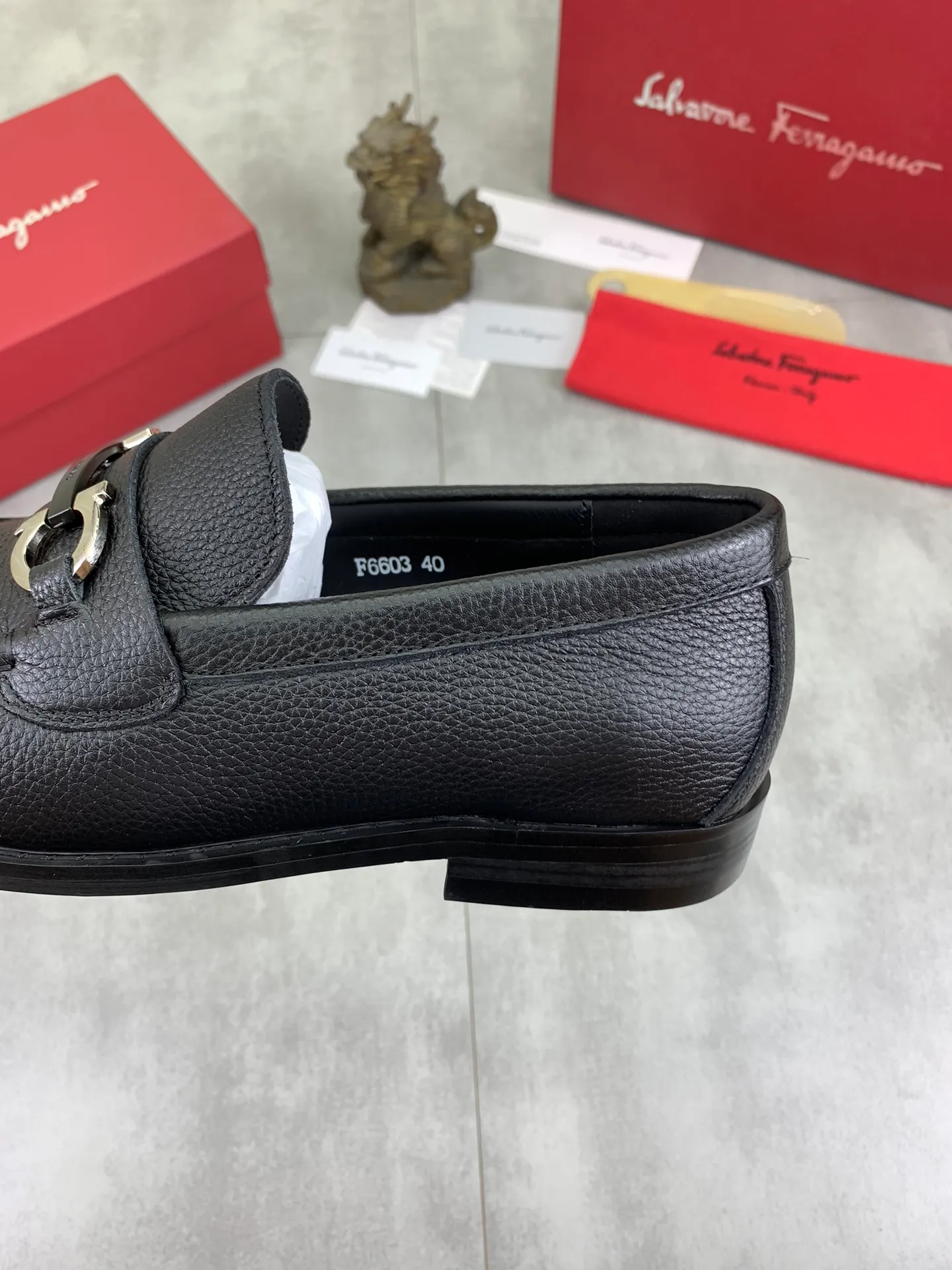 Men's Men's Shoes 💰P460💰[New Style] Water-dyed Niuli 🆘[Salvatore Ferragamo] Ferragamo's latest casual business leather shoes for men! Available at counters simultaneously! The fabric is made of specially imported original calfskin, the lining is made of imported water-dyed cowhide, and the original combination outsole is absolutely luxurious and leads the fashion trend. Matching code: 38-45; 3️⃣ colors available
